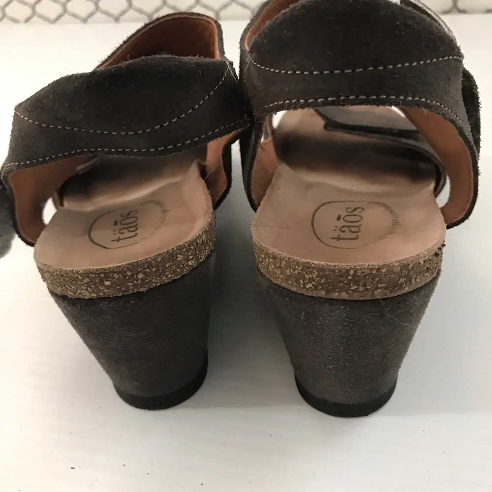 Taos Women’s Suede Wedge Sandals in Dark Brown Size 8-8.5